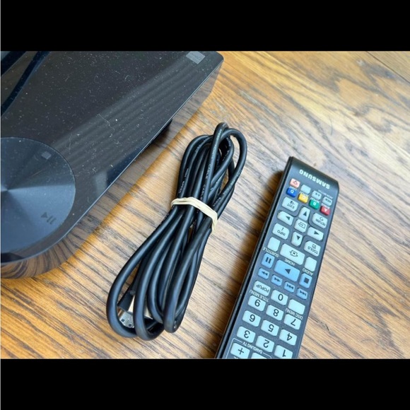 Samsung Blu-ray DVD Disc Player with Built-in Wi-Fi Internet Connection, 1080p - Picture 2 of 4